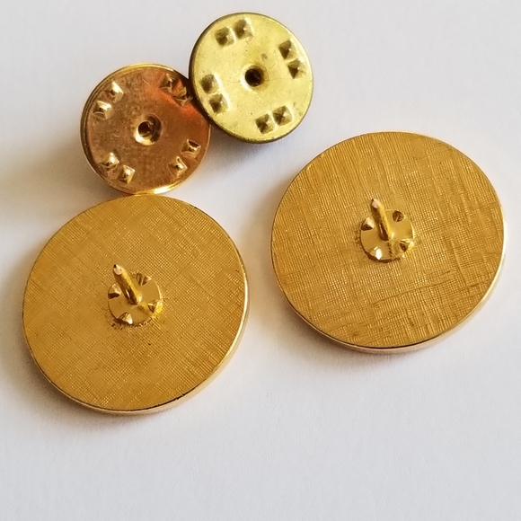 Relisted - Two Stoneham Rescue Thanks You lapel pins brooch gold tone metal - Picture 3 of 8